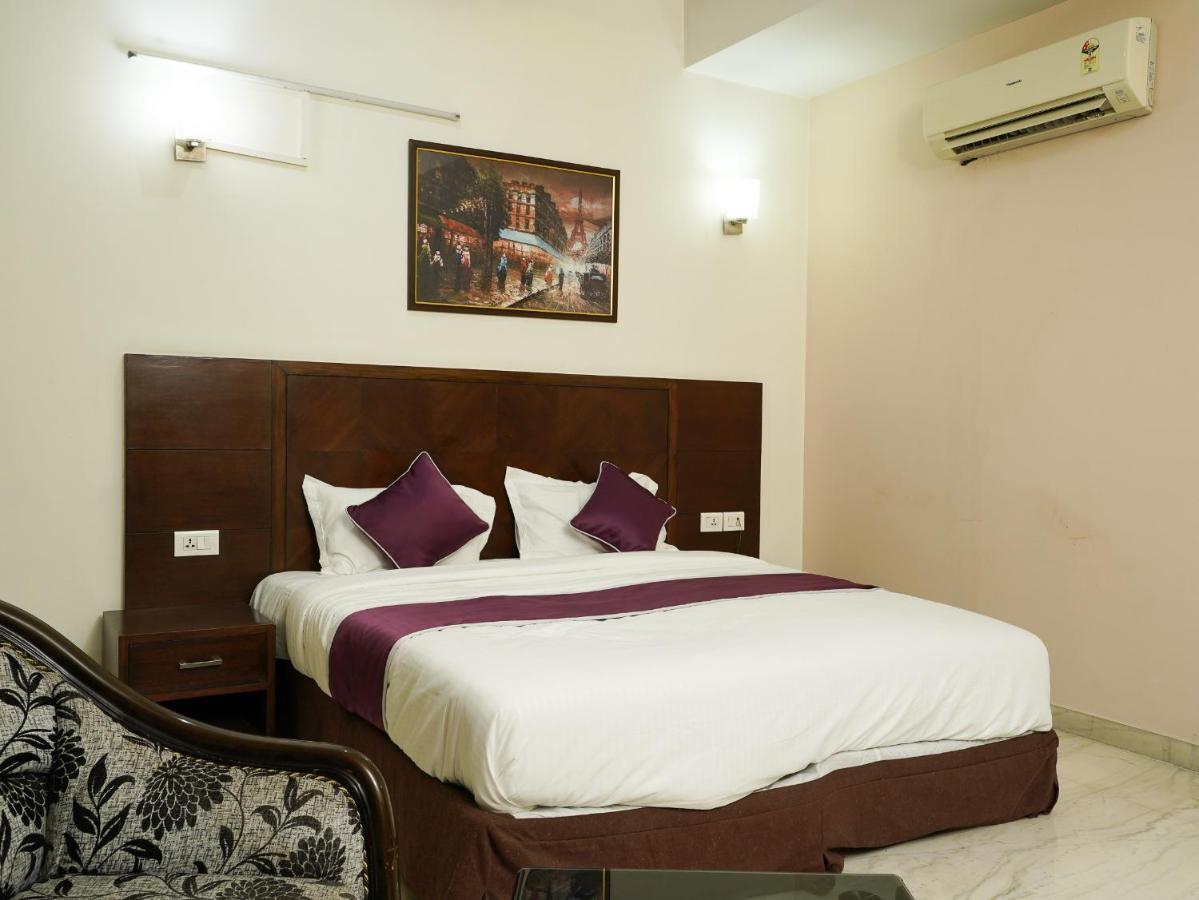 Lime Tree Hotel Sushant Lok Gurgaon Sector 29 Next To Iffco Chowk Metro Buitenkant foto