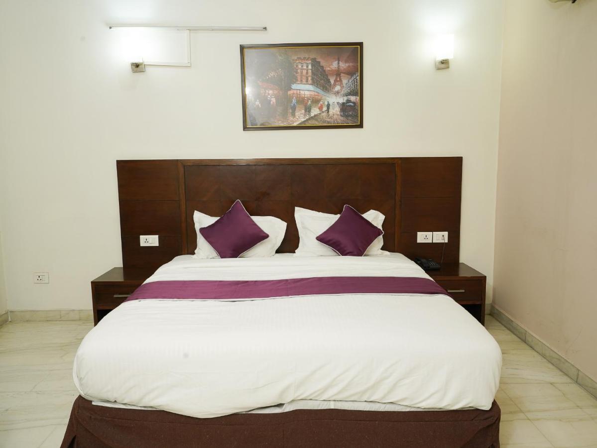 Lime Tree Hotel Sushant Lok Gurgaon Sector 29 Next To Iffco Chowk Metro Buitenkant foto