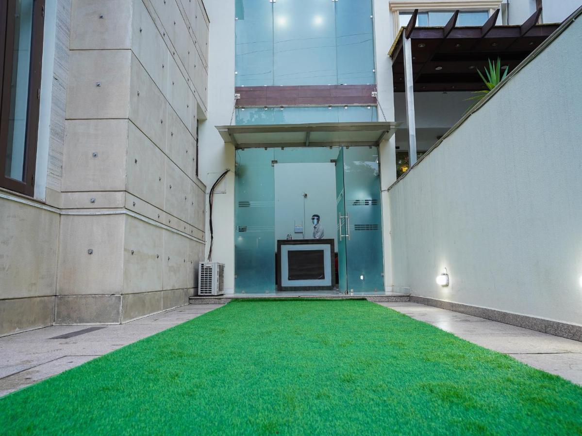Lime Tree Hotel Sushant Lok Gurgaon Sector 29 Next To Iffco Chowk Metro Buitenkant foto