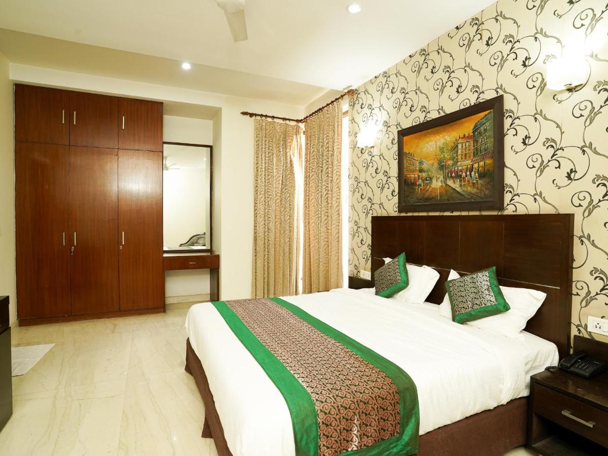 Lime Tree Hotel Sushant Lok Gurgaon Sector 29 Next To Iffco Chowk Metro Buitenkant foto