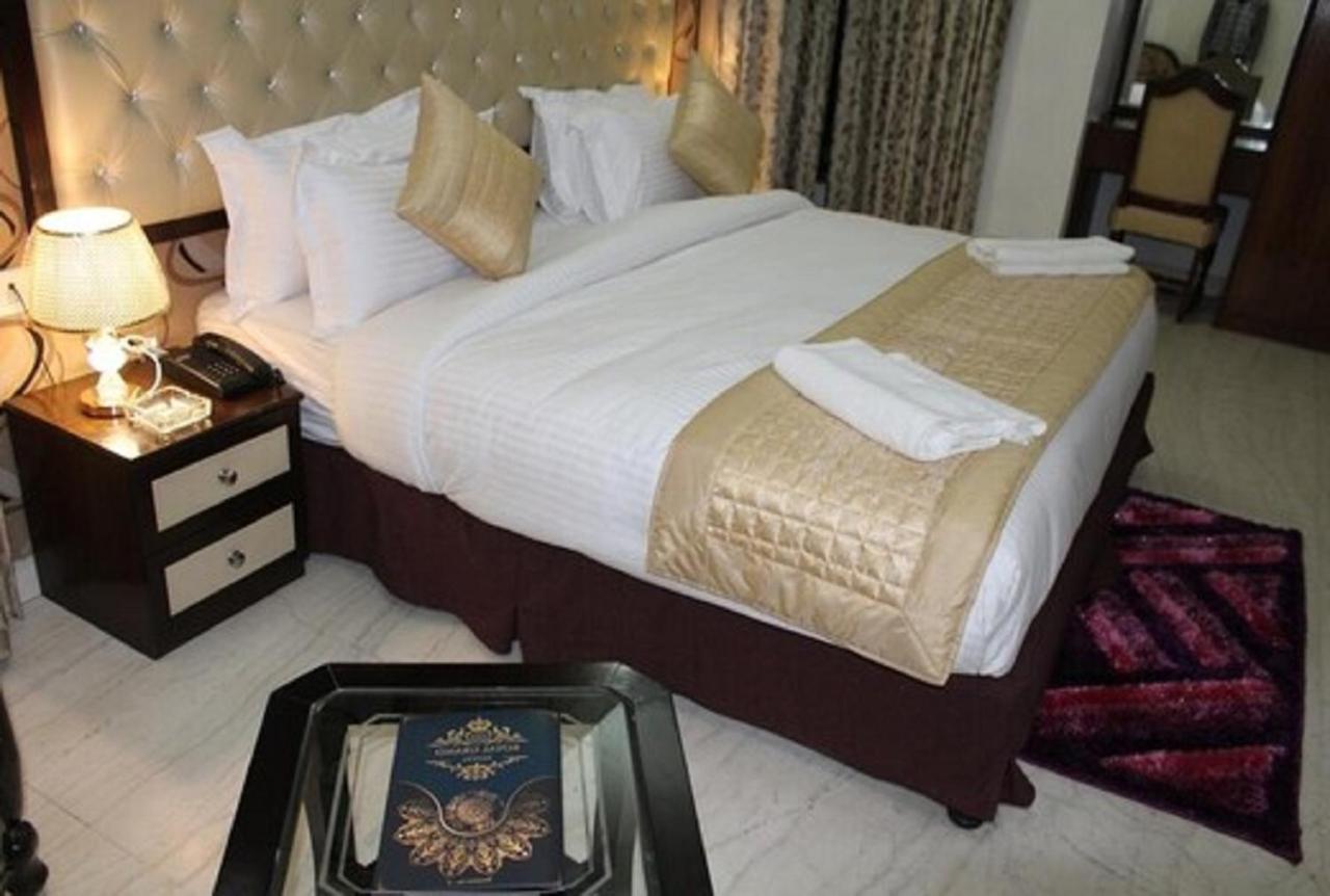 Lime Tree Hotel Sushant Lok Gurgaon Sector 29 Next To Iffco Chowk Metro Buitenkant foto