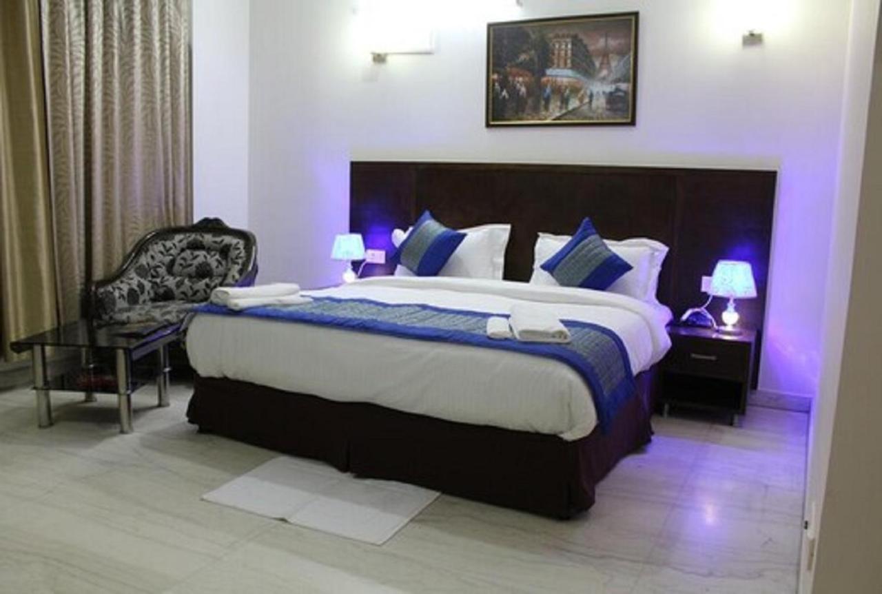 Lime Tree Hotel Sushant Lok Gurgaon Sector 29 Next To Iffco Chowk Metro Buitenkant foto