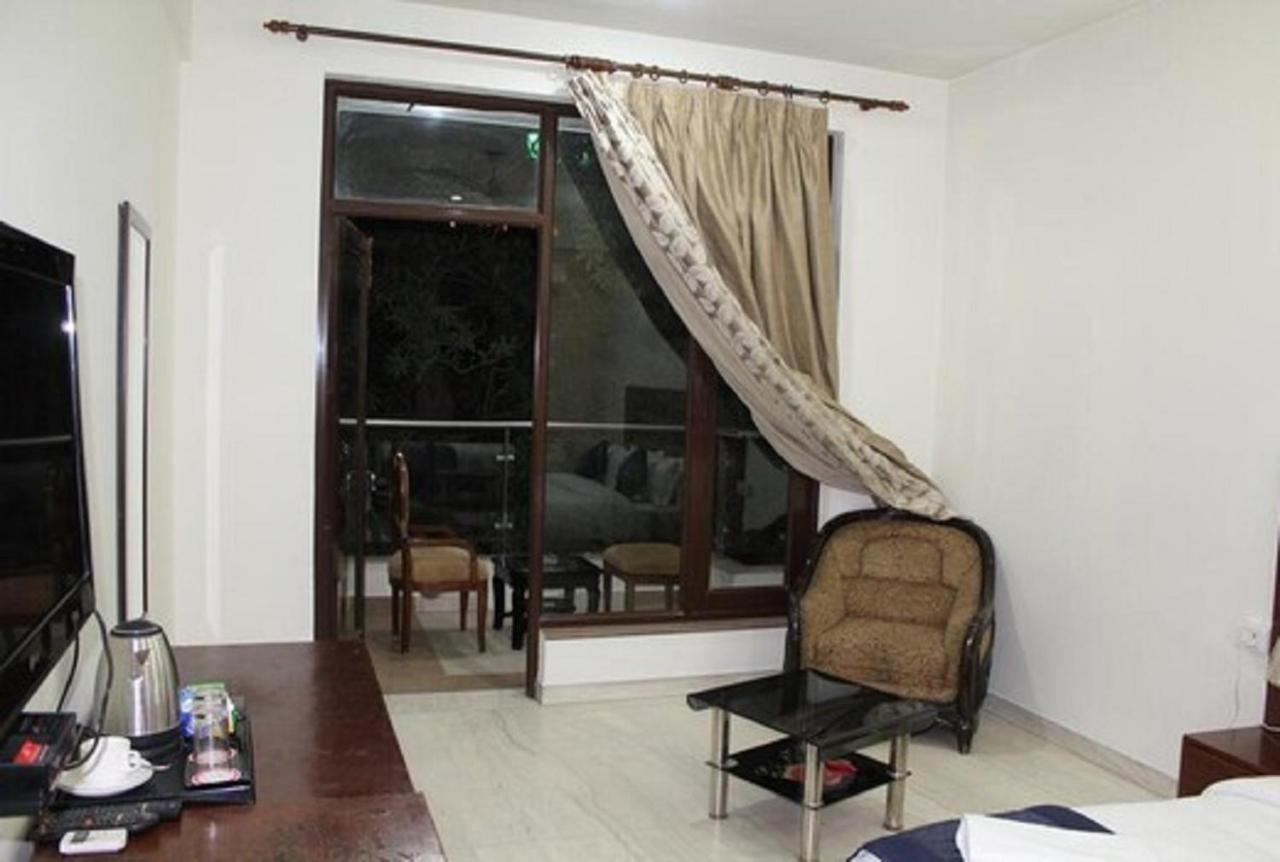 Lime Tree Hotel Sushant Lok Gurgaon Sector 29 Next To Iffco Chowk Metro Buitenkant foto