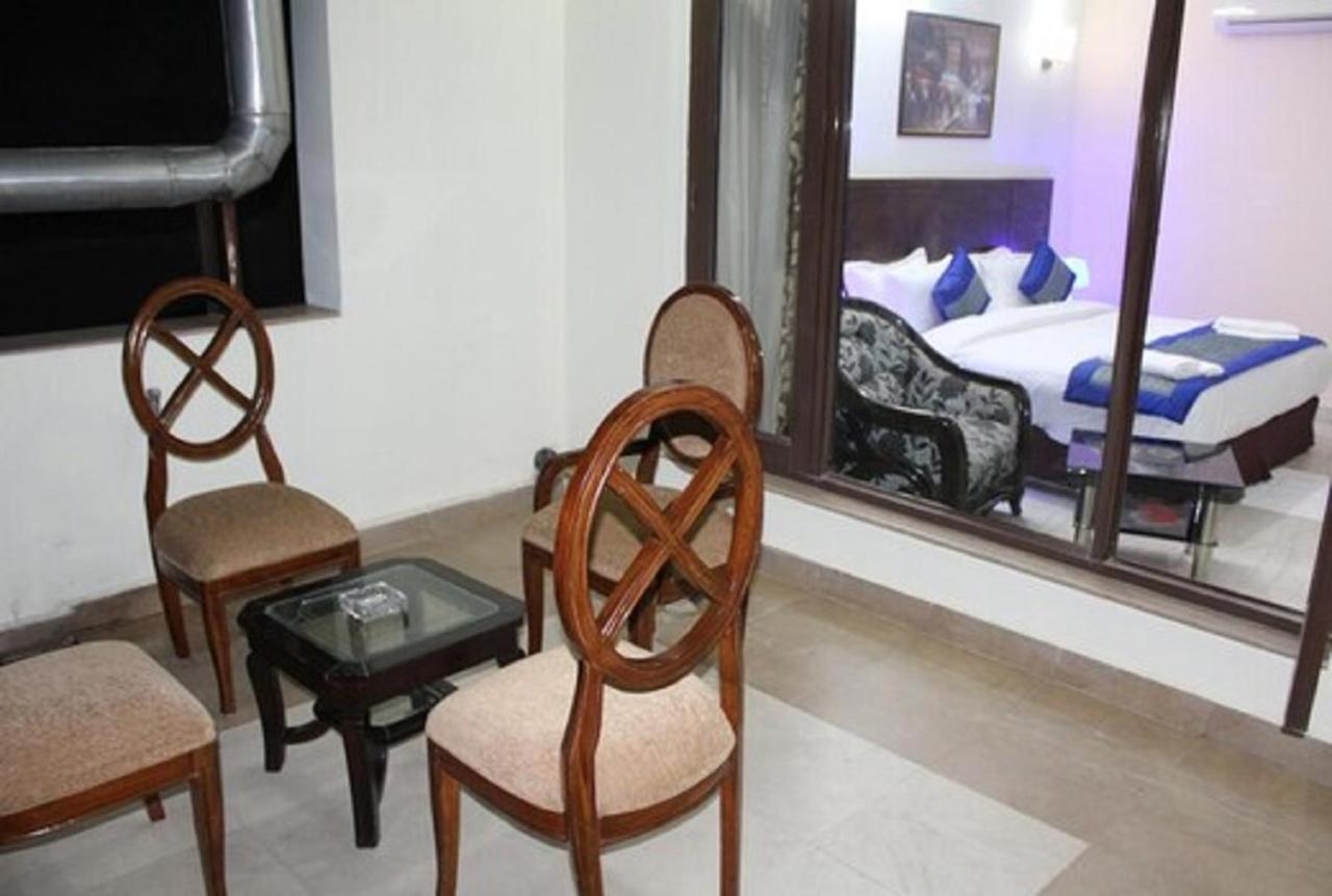 Lime Tree Hotel Sushant Lok Gurgaon Sector 29 Next To Iffco Chowk Metro Buitenkant foto