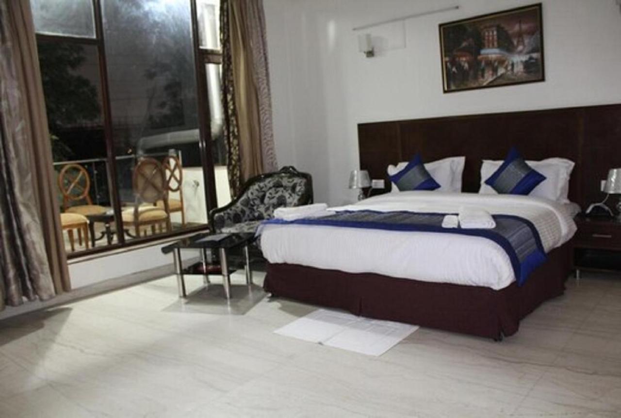 Lime Tree Hotel Sushant Lok Gurgaon Sector 29 Next To Iffco Chowk Metro Buitenkant foto