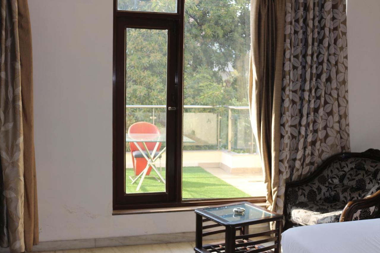 Lime Tree Hotel Sushant Lok Gurgaon Sector 29 Next To Iffco Chowk Metro Buitenkant foto