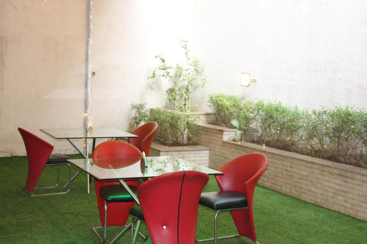 Lime Tree Hotel Sushant Lok Gurgaon Sector 29 Next To Iffco Chowk Metro Buitenkant foto