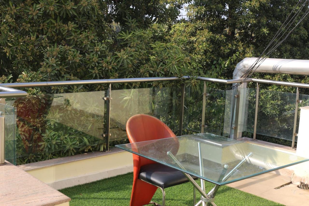 Lime Tree Hotel Sushant Lok Gurgaon Sector 29 Next To Iffco Chowk Metro Buitenkant foto