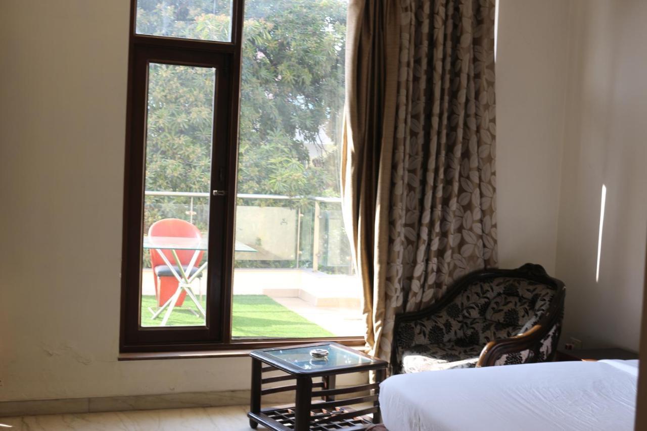 Lime Tree Hotel Sushant Lok Gurgaon Sector 29 Next To Iffco Chowk Metro Buitenkant foto